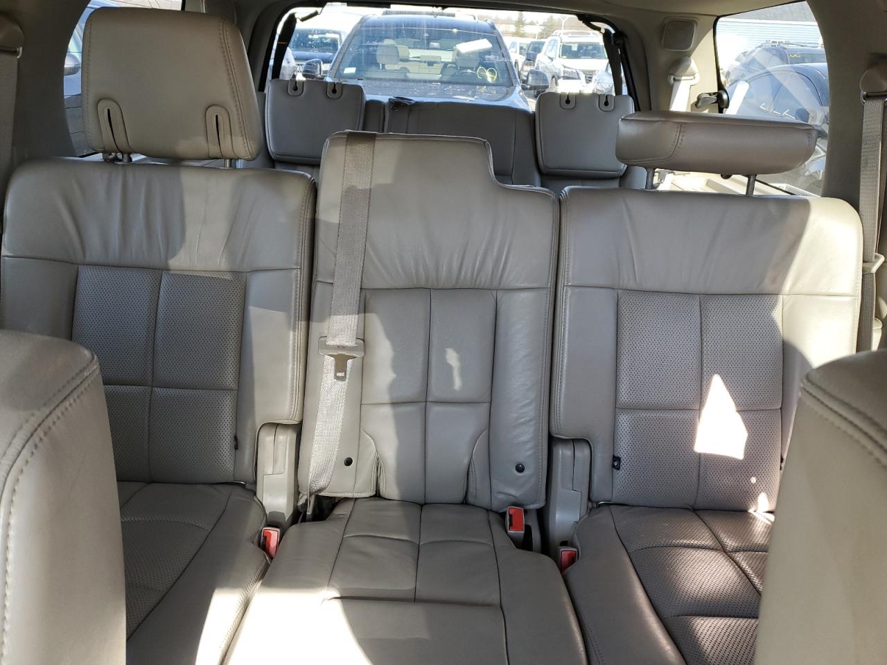2011 Lincoln Navigator - Image 10