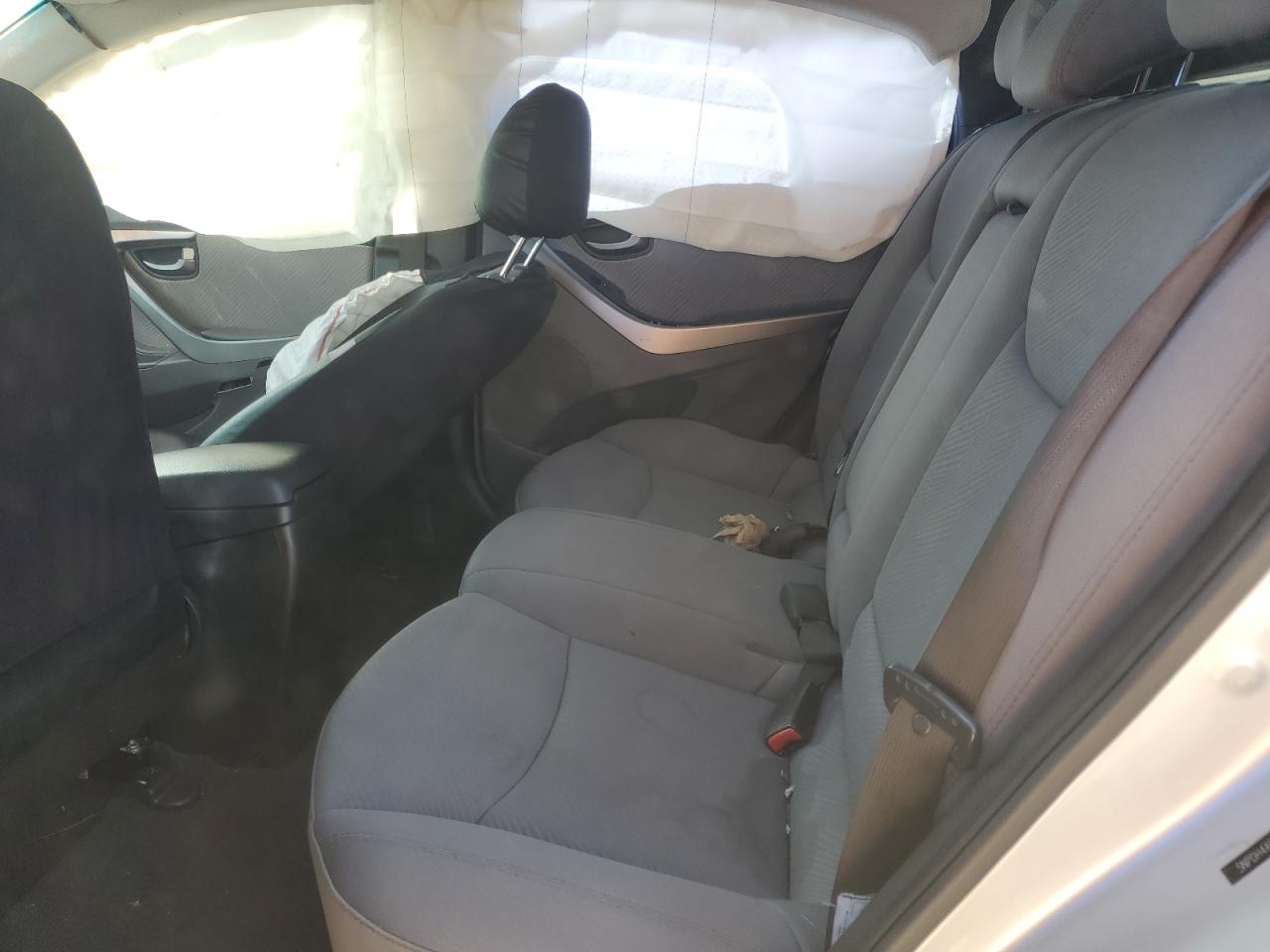 2013 Hyundai Elantra - Image 10