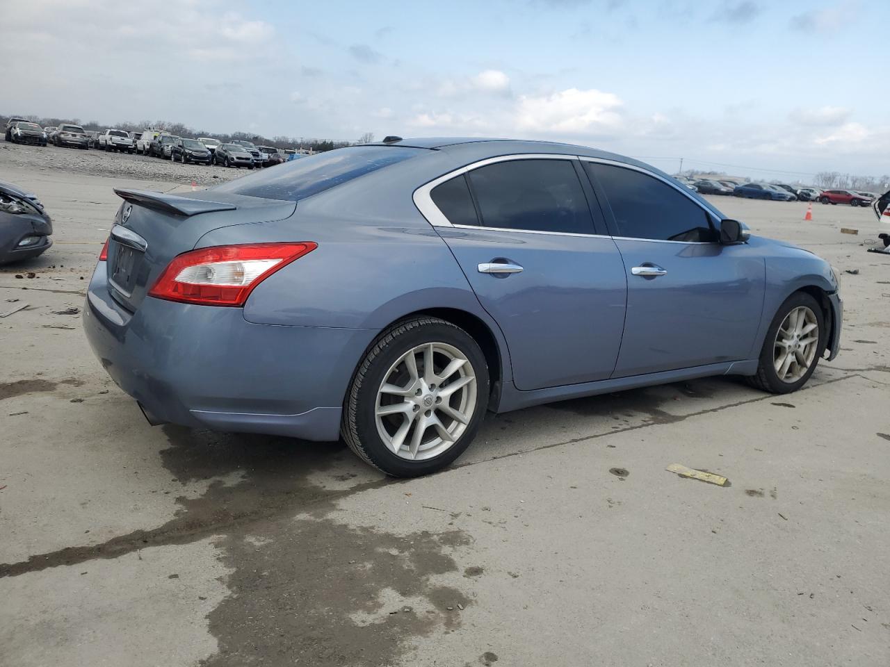 2010 Nissan Maxima - Image 3