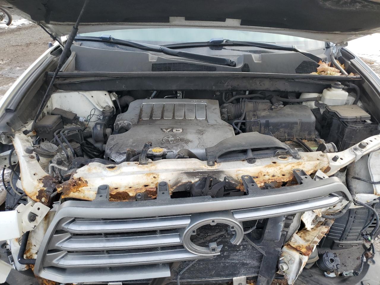 2010 Toyota Highlander - Image 14
