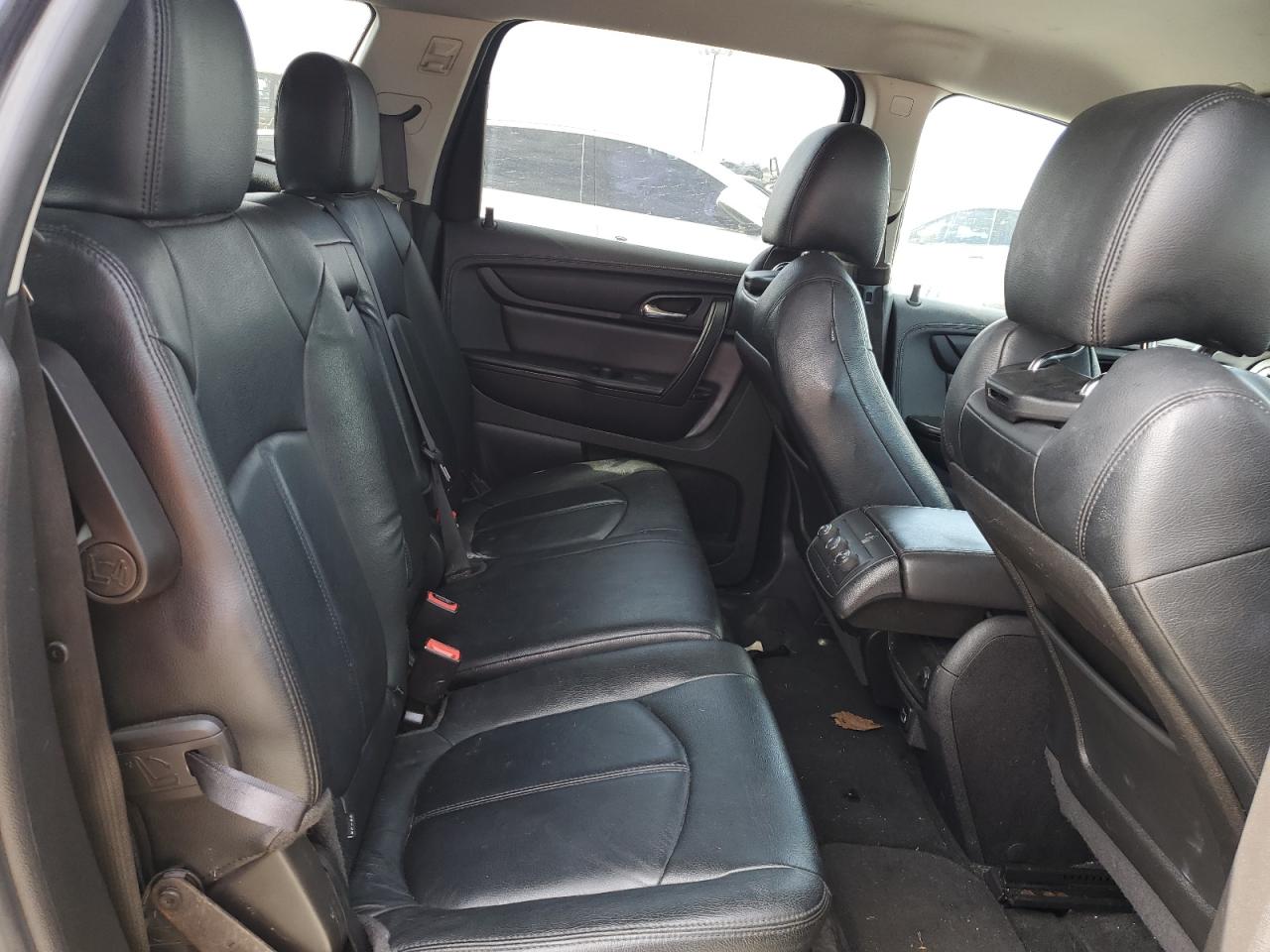 2016 Chevrolet Traverse - Image 11