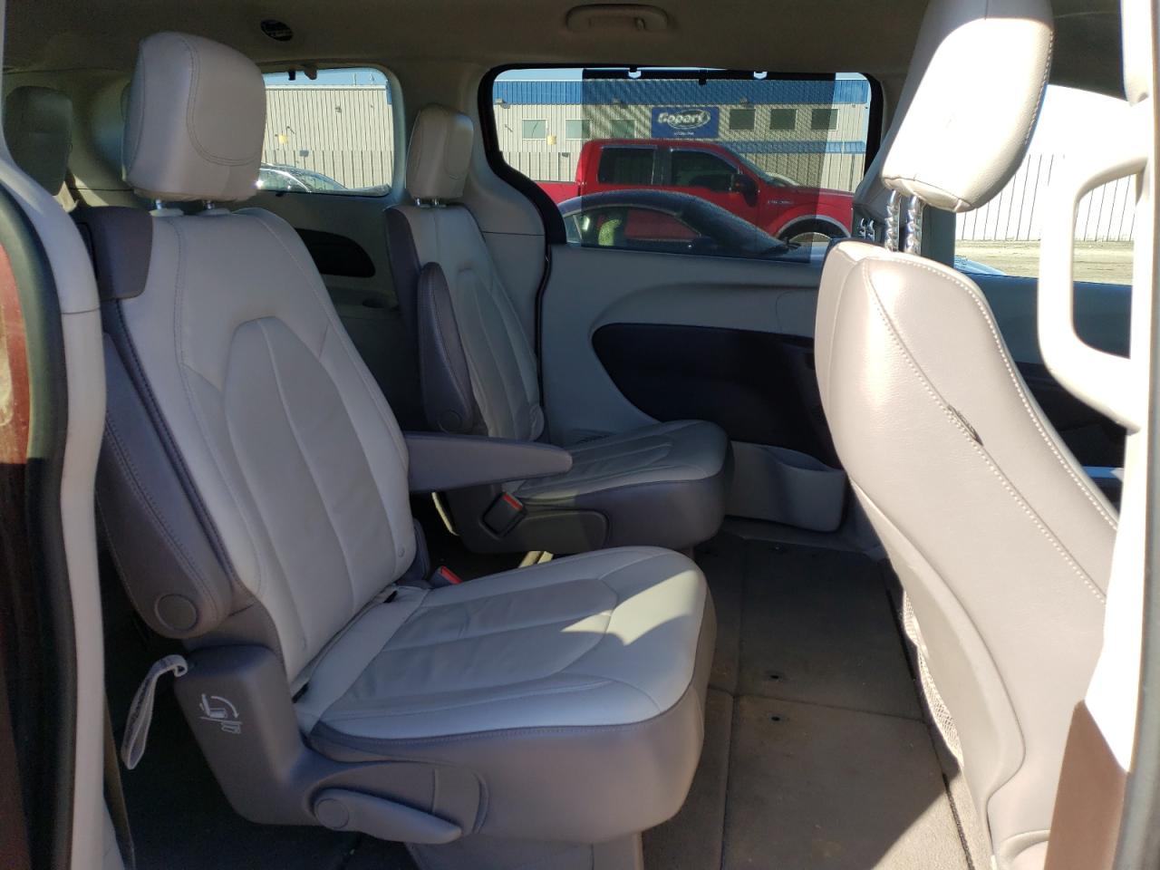 2017 Chrysler Pacifica - Image 12