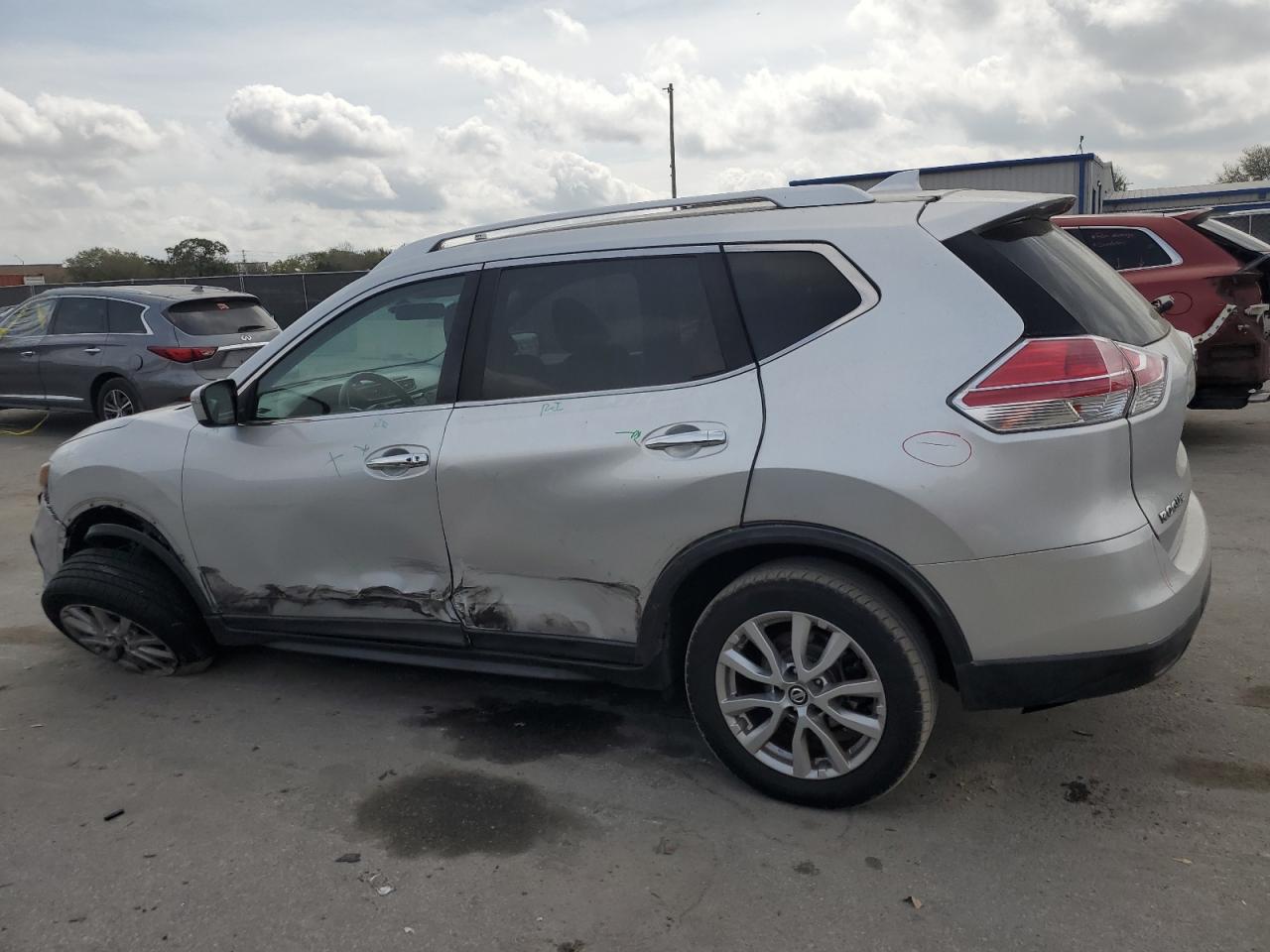 2017 Nissan Rogue - Image 2