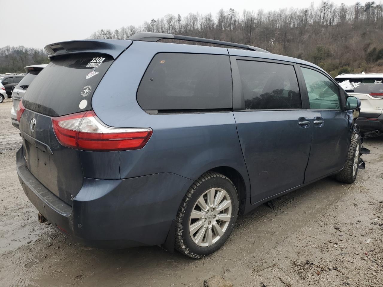 2017 Toyota Sienna - Image 3