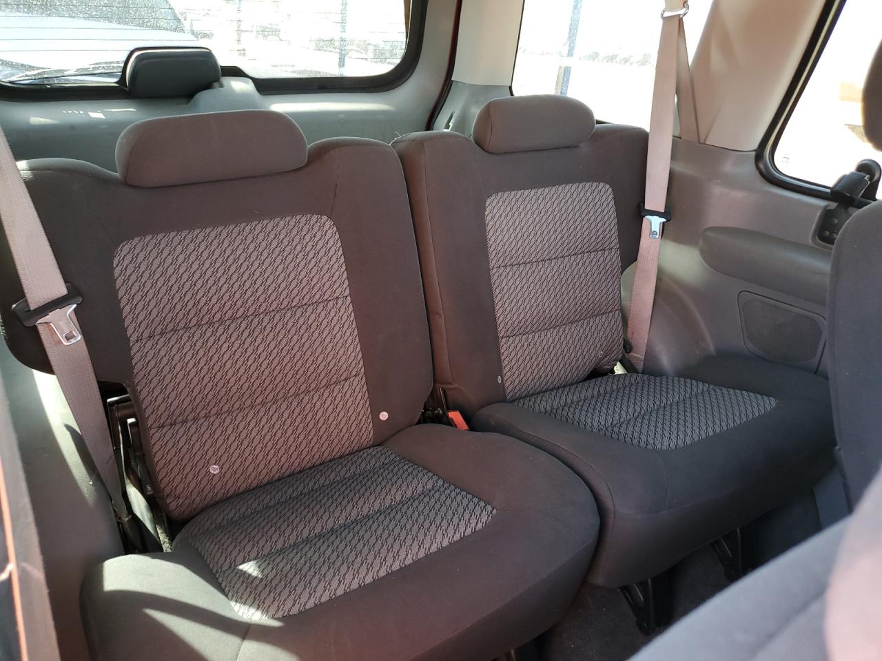 2003 Ford Explorer - Image 11