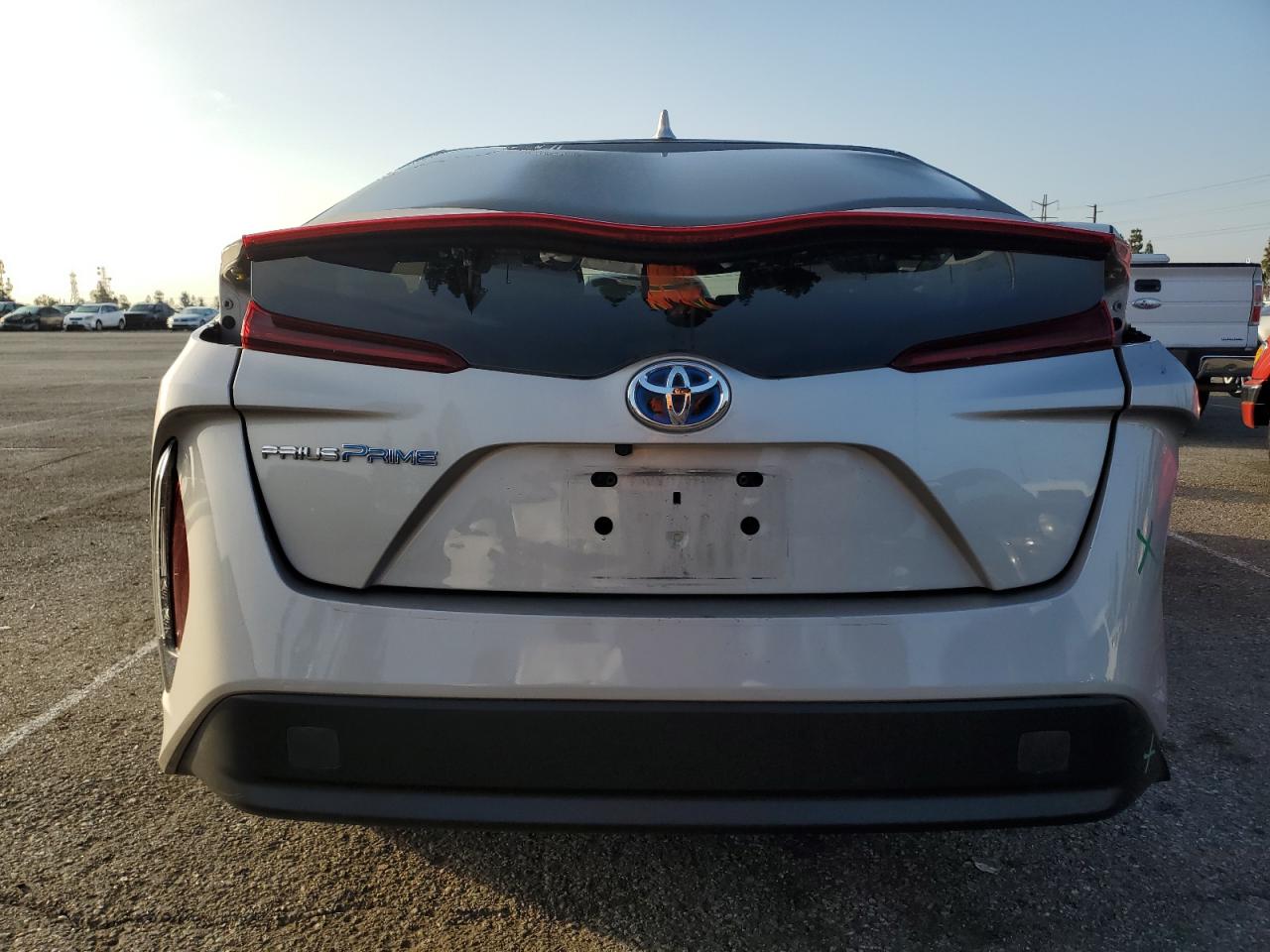 2018 Toyota Prius - Image 6