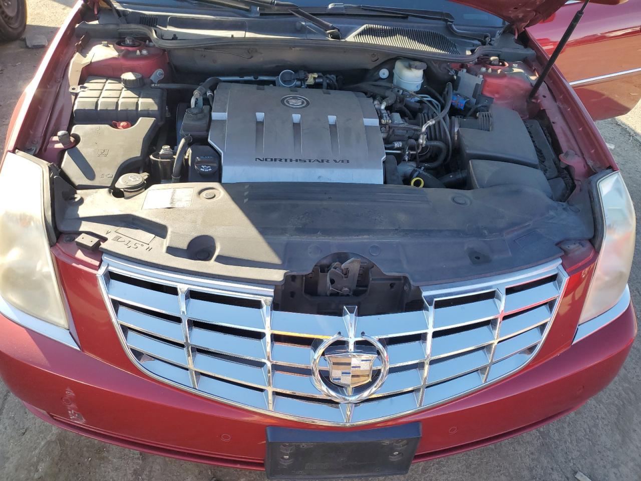 2010 Cadillac DTS - Image 11