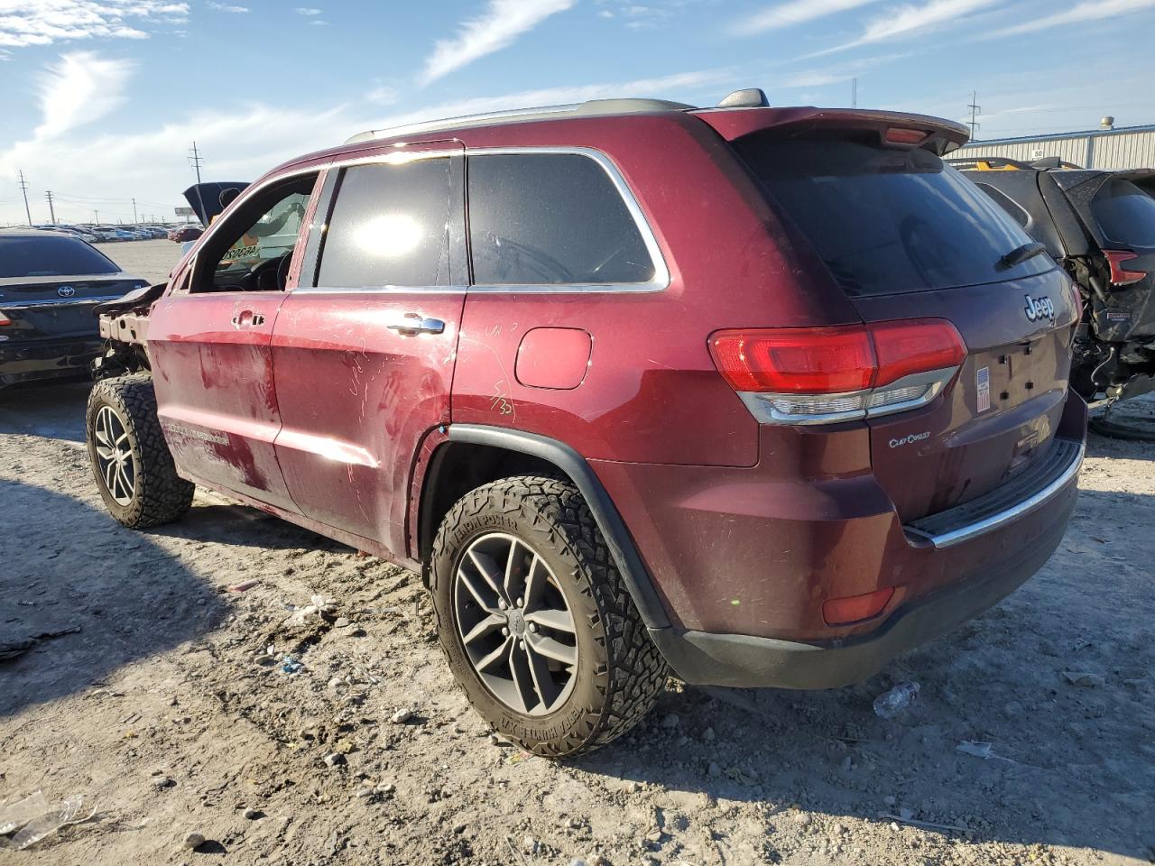2018 Jeep Grand Cherokee - Image 2