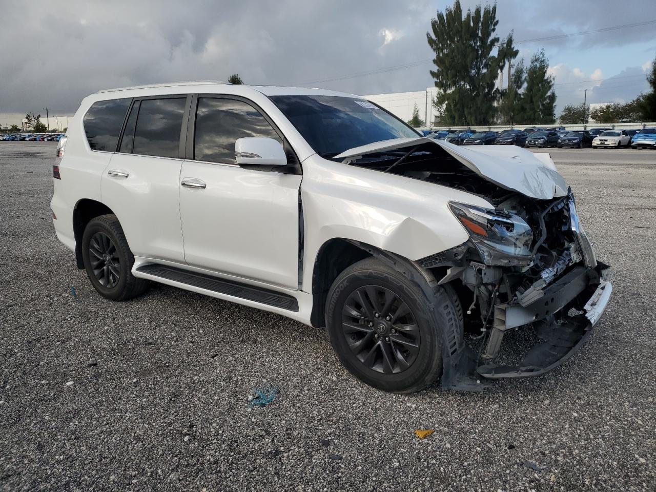 2022 Lexus GX - Image 4