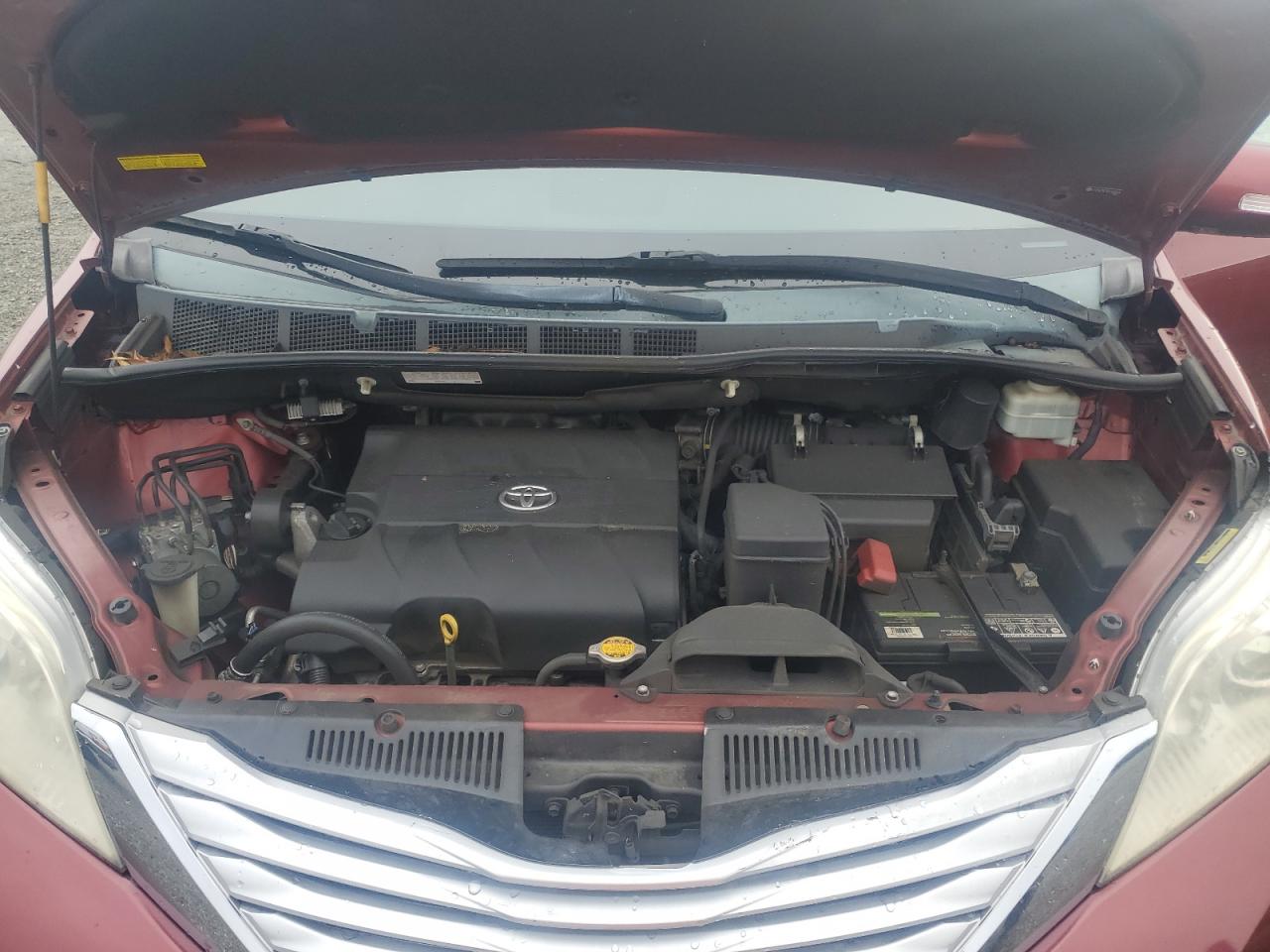 2013 Toyota Sienna - Image 12