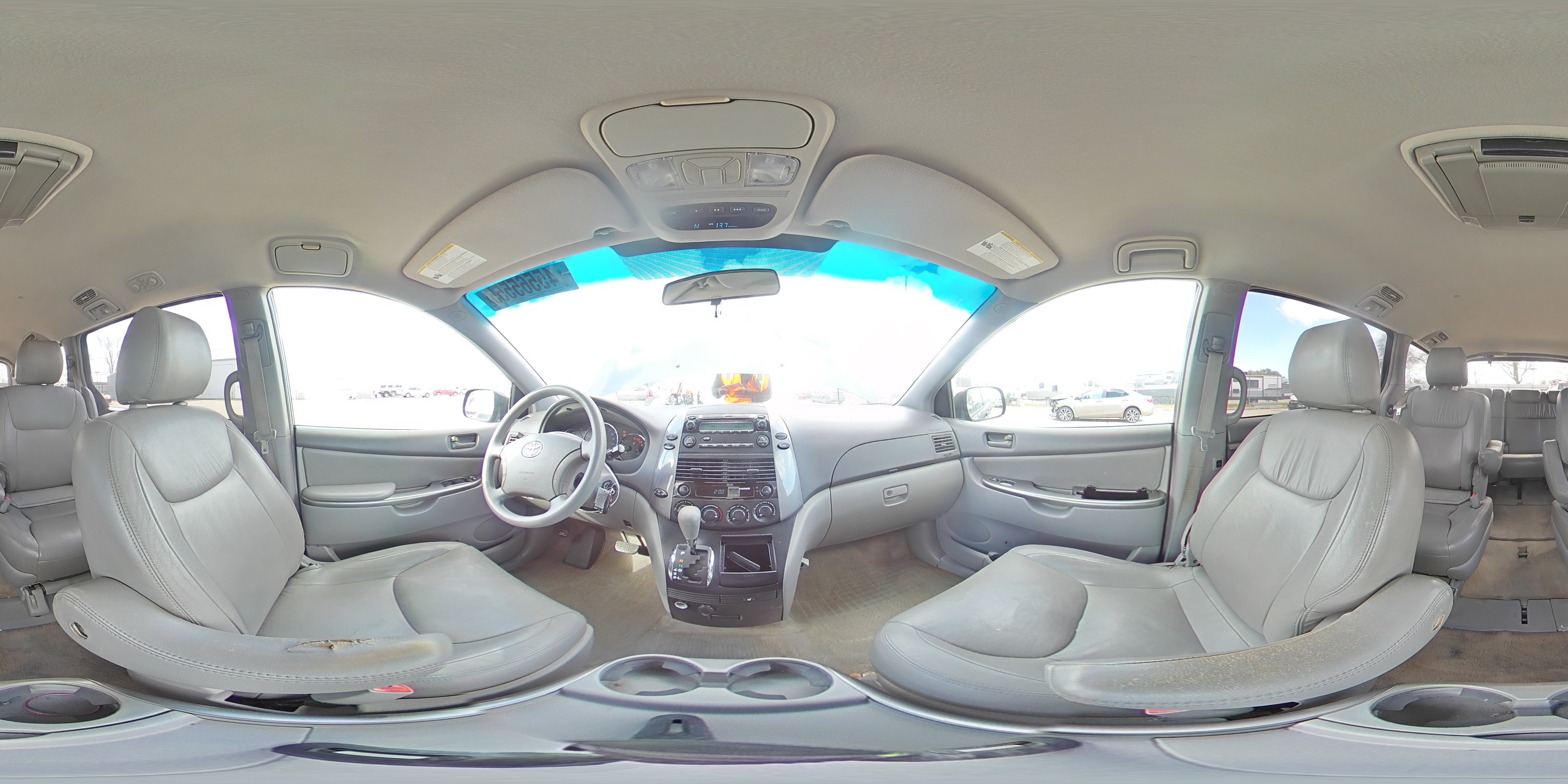 2010 Toyota Sienna - Image 13