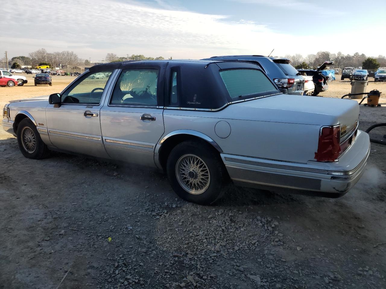 1997 Lincoln Town Car - Image 2