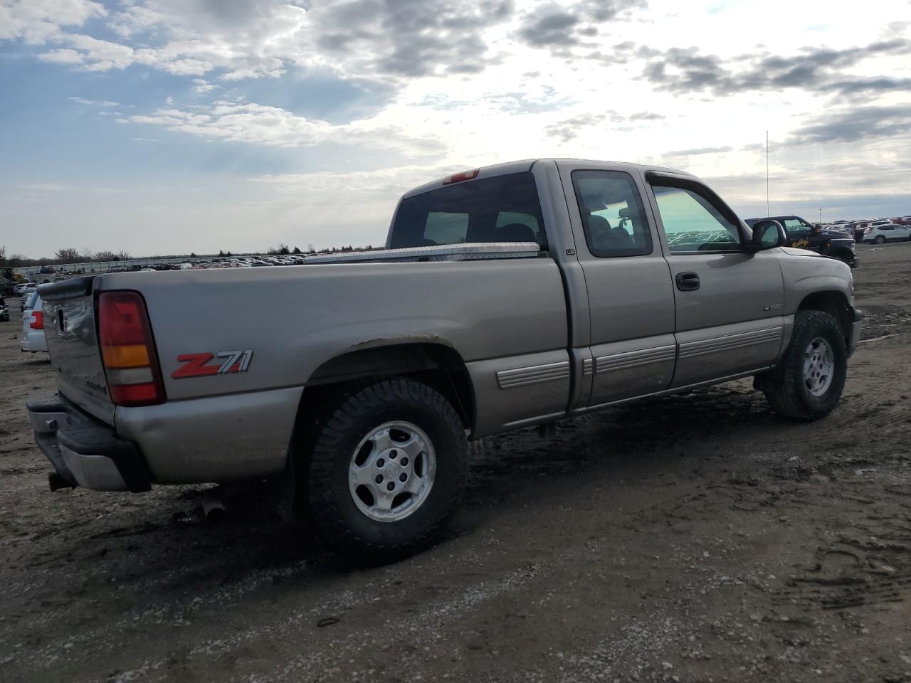 1999 Chevrolet Silverado - Image 3