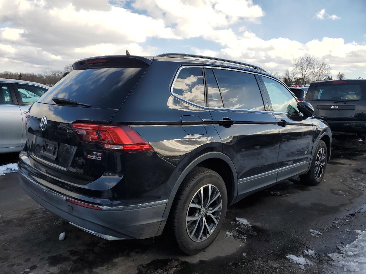 2018 Volkswagen Tiguan - Image 3