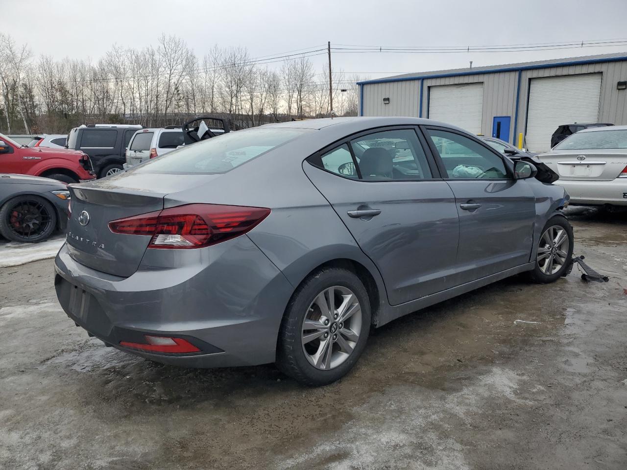 2019 Hyundai Elantra - Image 3