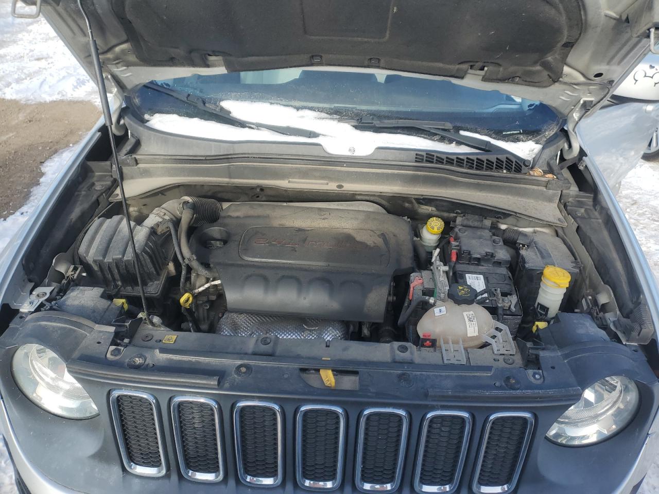 2015 Jeep Renegade - Image 12