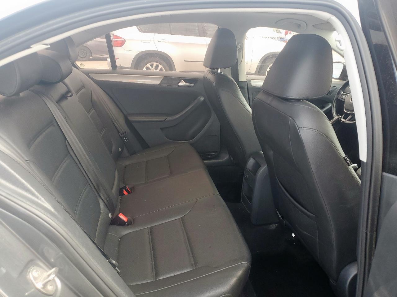 2017 Volkswagen Jetta - Image 10