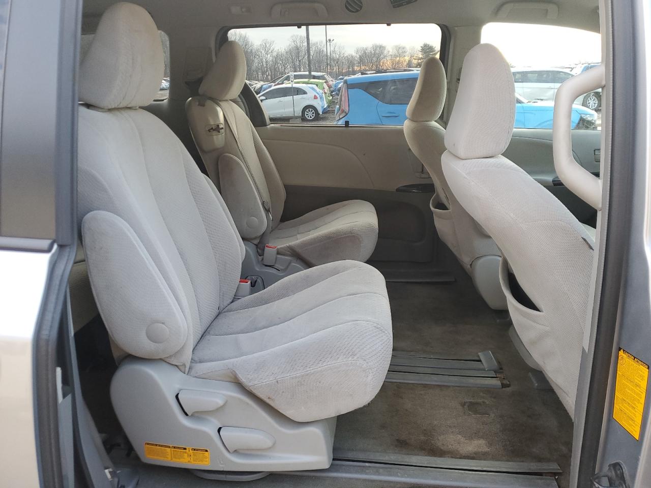 2013 Toyota Sienna - Image 11