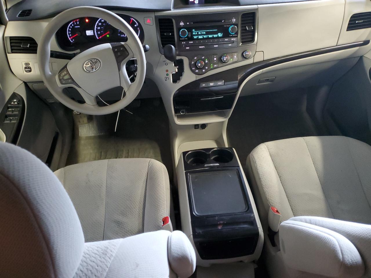 2012 Toyota Sienna - Image 8