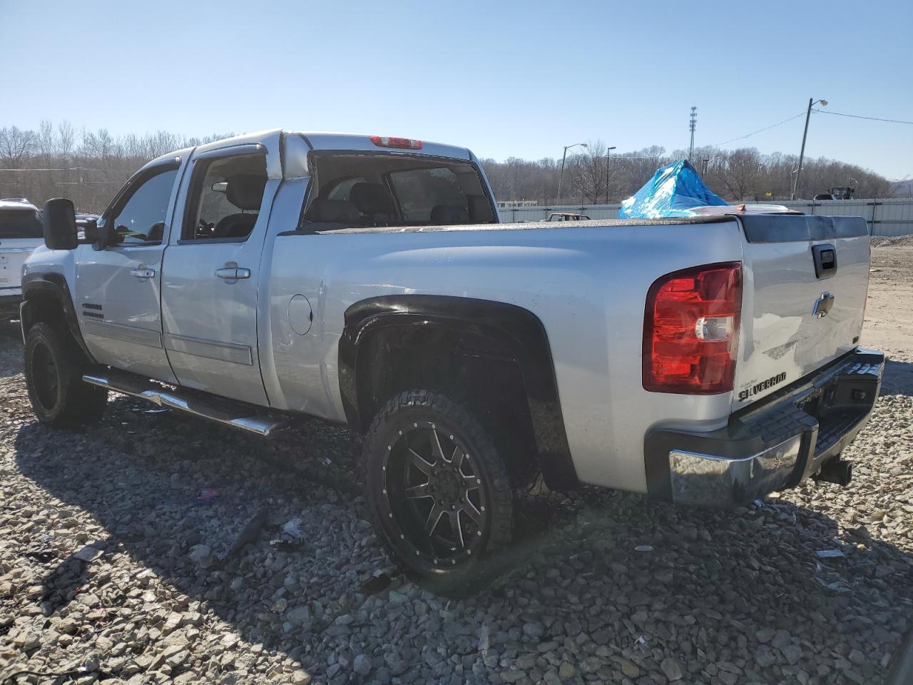 2010 Chevrolet Silverado - Image 2