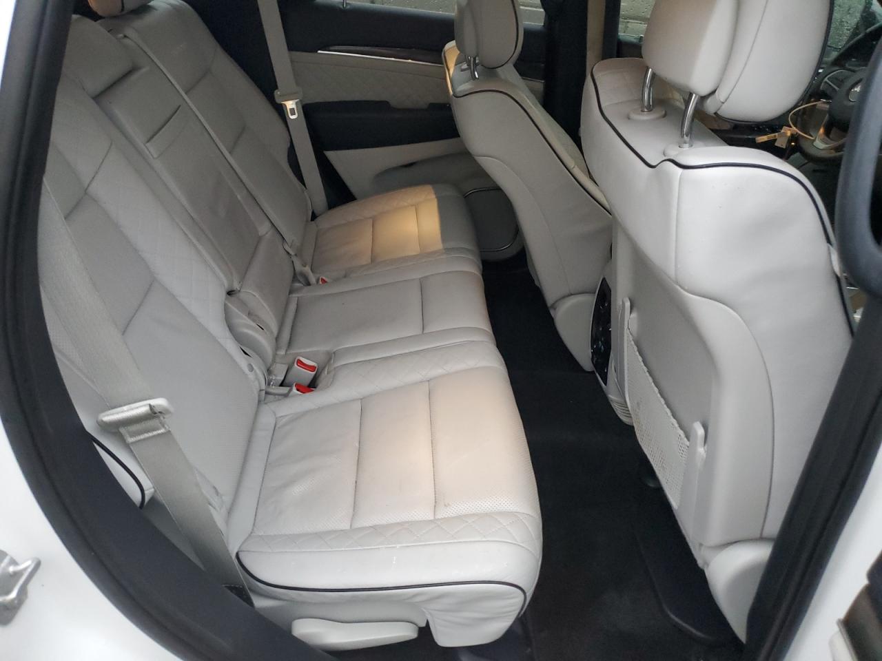 2017 Jeep Grand Cherokee - Image 11