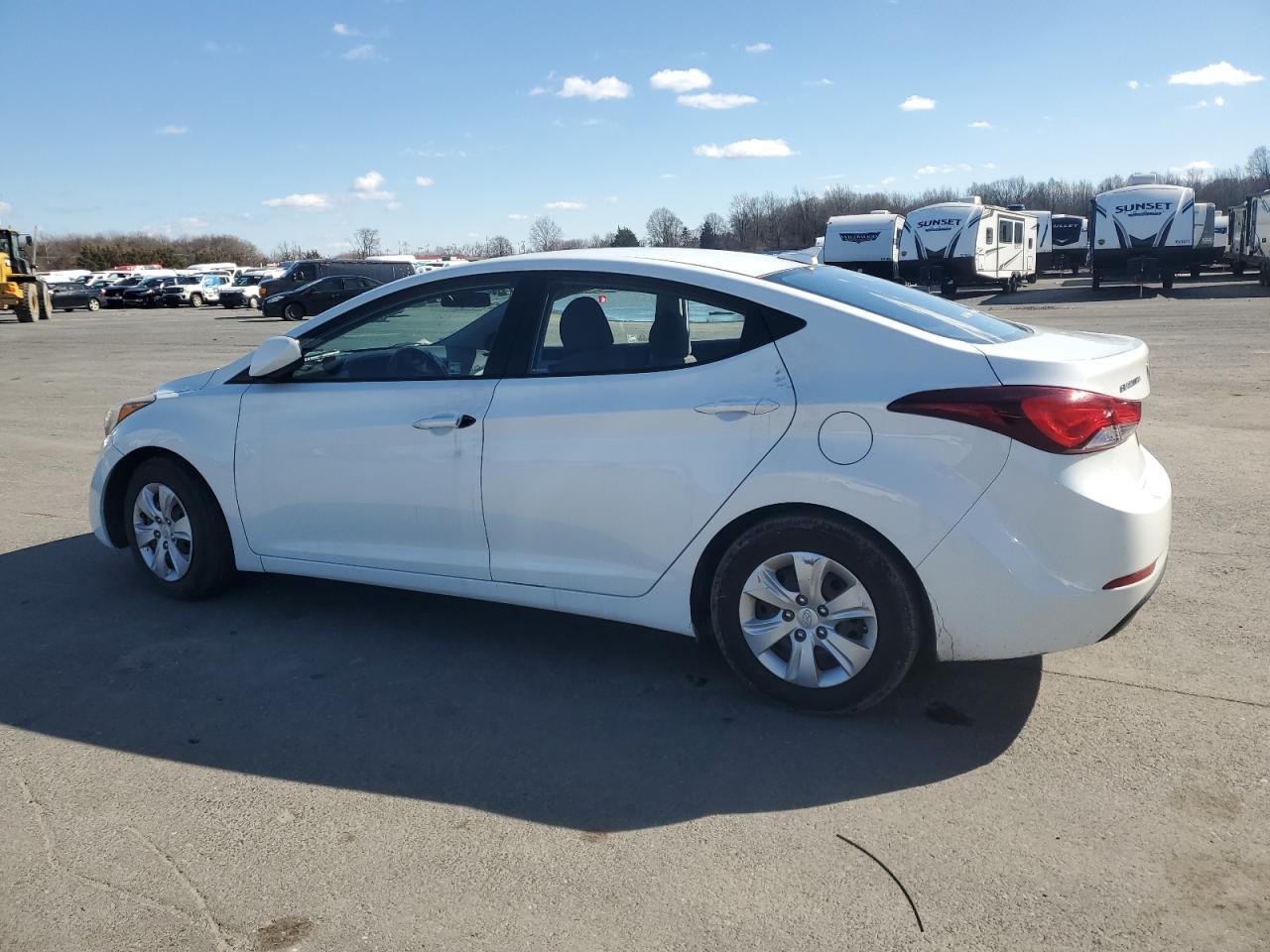 2016 Hyundai Elantra - Image 2