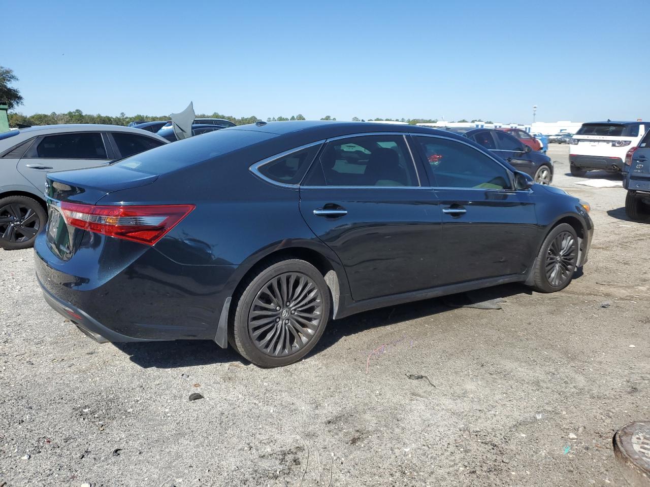 2016 Toyota Avalon - Image 3