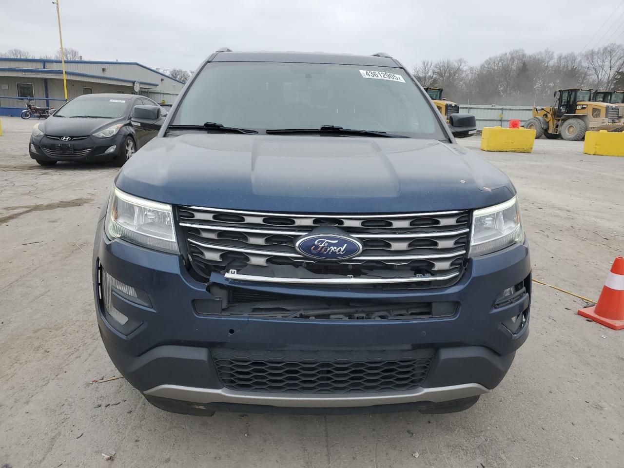 2017 Ford Explorer - Image 5