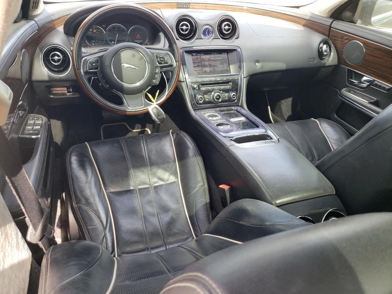 2012 Jaguar XJ - Image 8