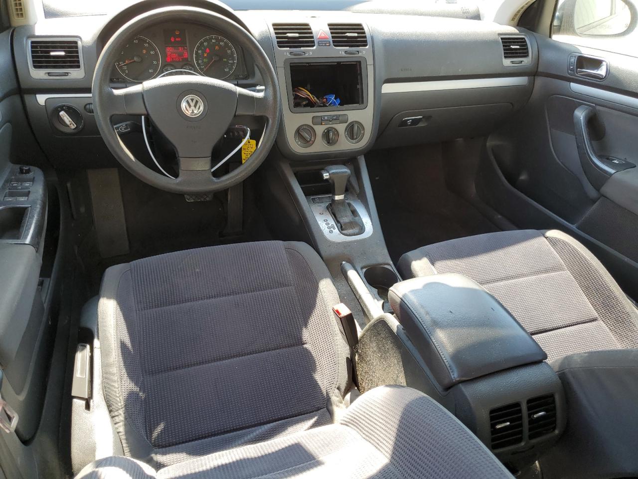 2005 Volkswagen Jetta - Image 8