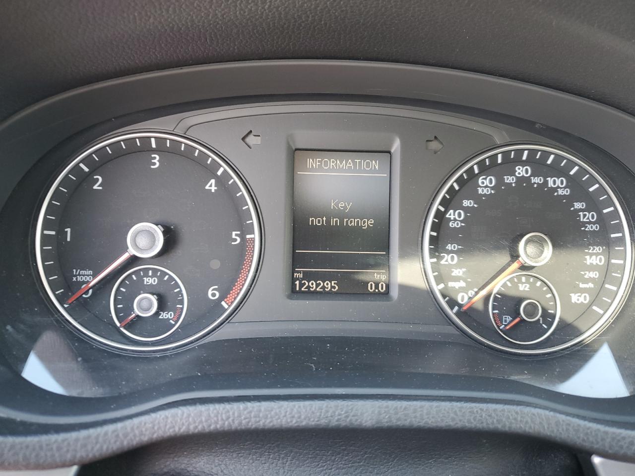 2015 Volkswagen Passat - Image 9