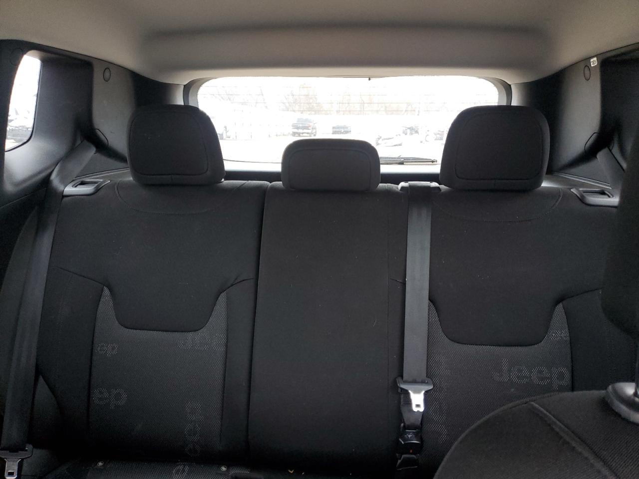 2017 Jeep Renegade - Image 10