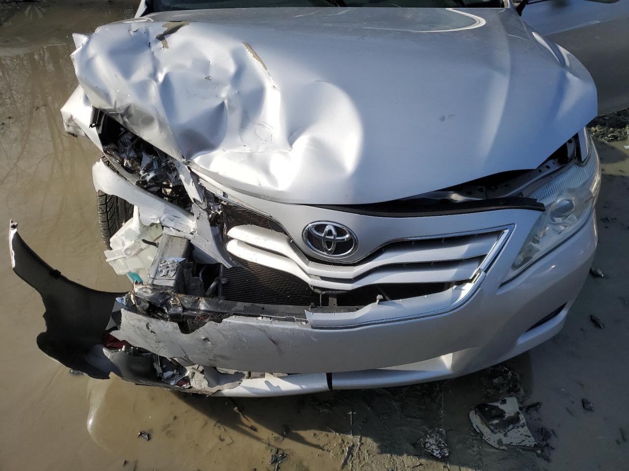 2011 Toyota Camry - Image 13