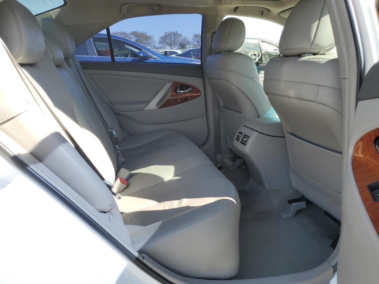 2011 Toyota Camry - Image 10