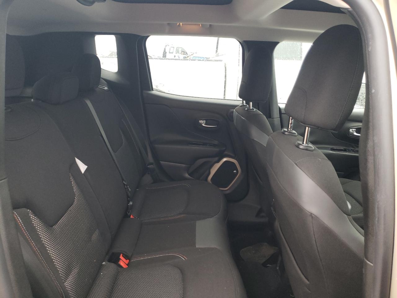 2016 Jeep Renegade - Image 11