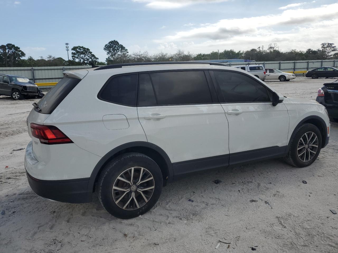 2021 Volkswagen Tiguan - Image 3