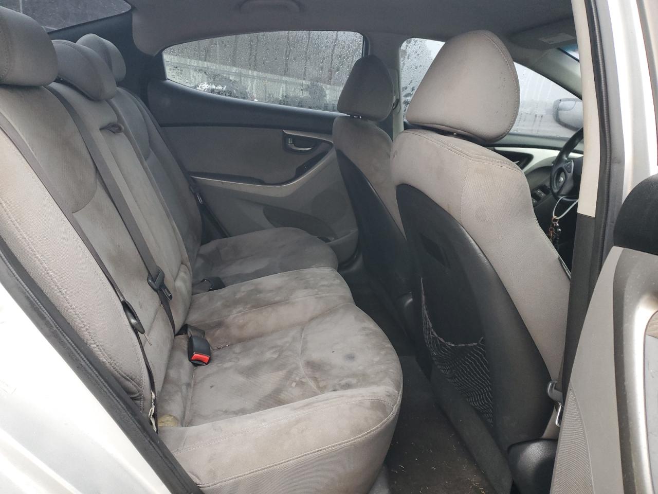 2013 Hyundai Elantra - Image 10