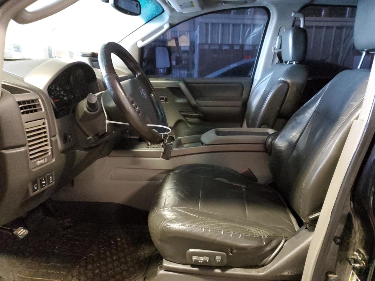 2004 Nissan Armada - Image 7
