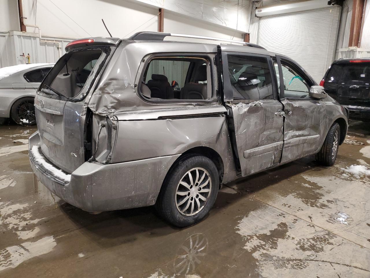 2011 Kia Sedona - Image 3