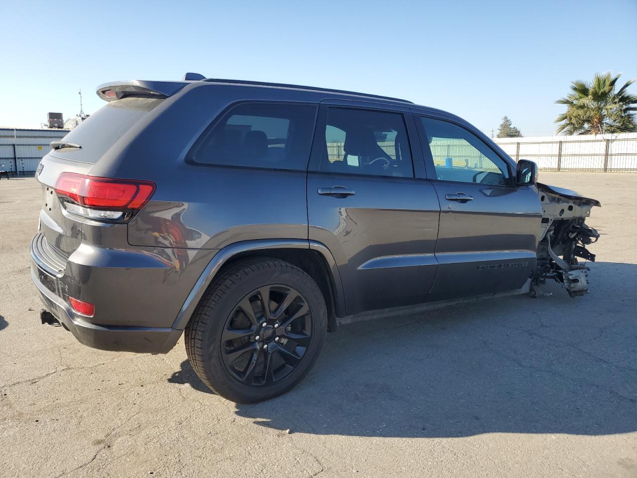 2017 Jeep Grand Cherokee - Image 3