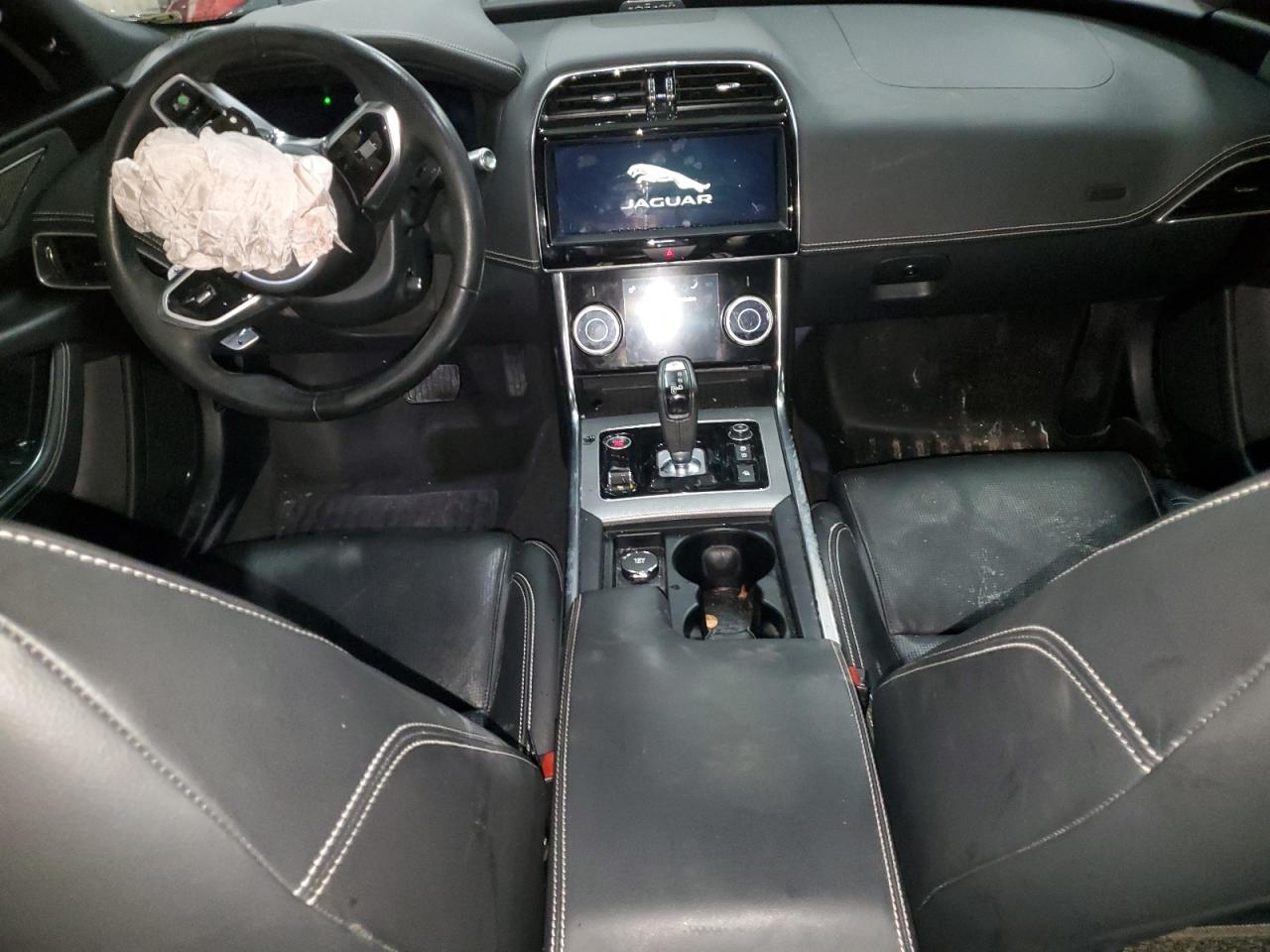 2020 Jaguar XE - Image 8