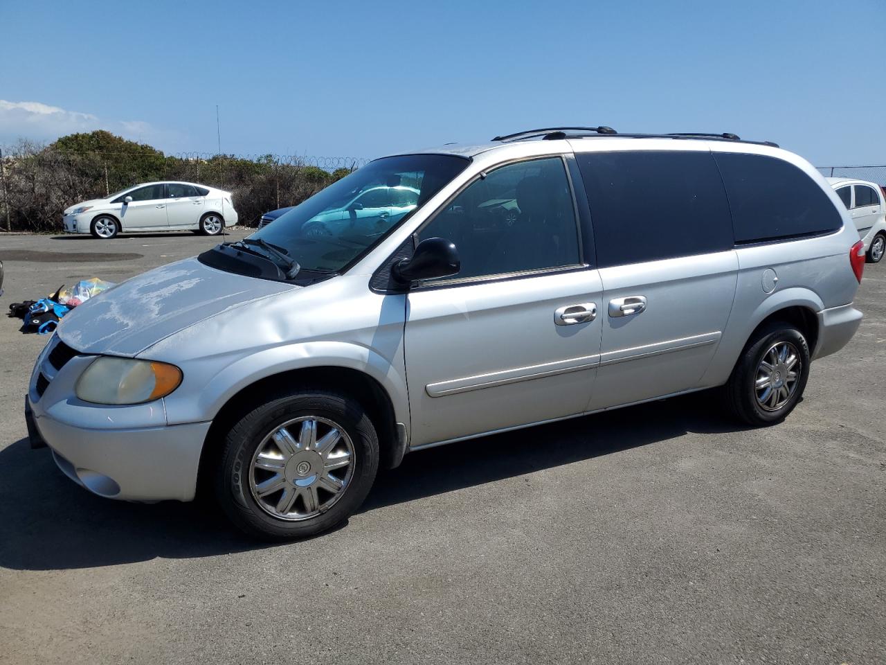 2004 Dodge Grand Caravan Sxt for Sale in Kapolei, HI - Vandalism