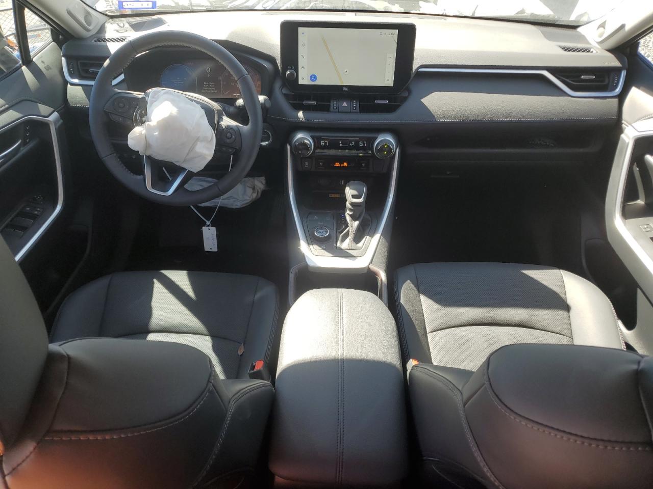 2024 Toyota RAV 4 - Image 8
