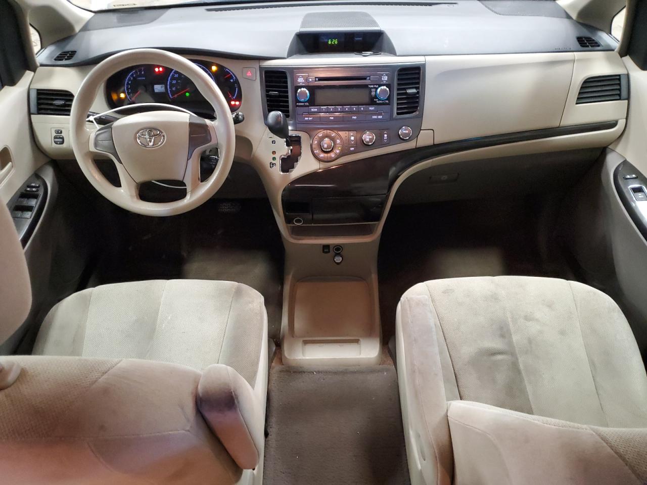2012 Toyota Sienna - Image 8