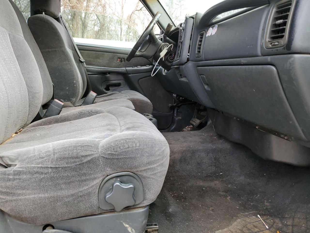 2002 Chevrolet Silverado - Image 7