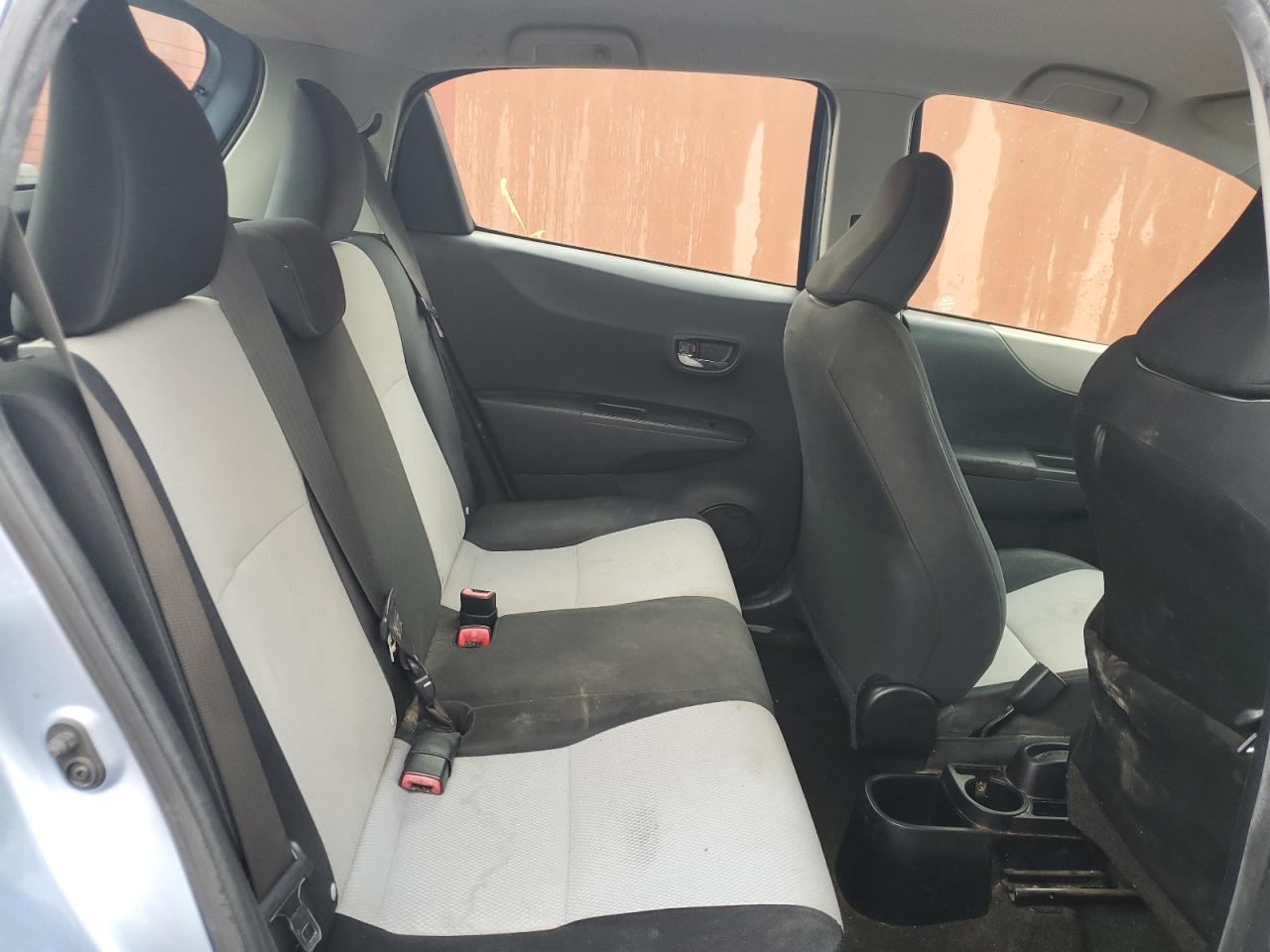 2013 Toyota Yaris - Image 10