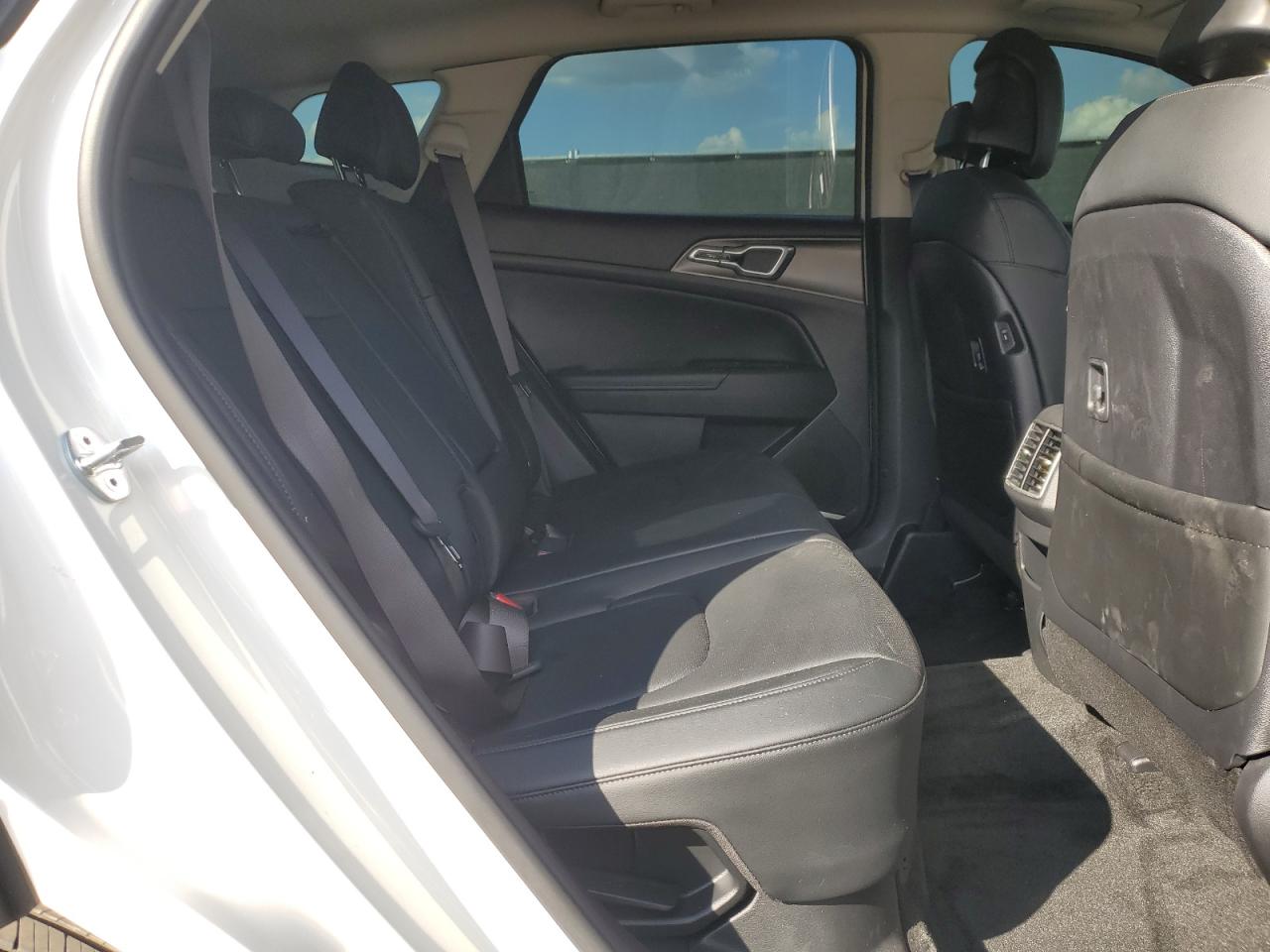 2023 Kia Sportage - Image 11