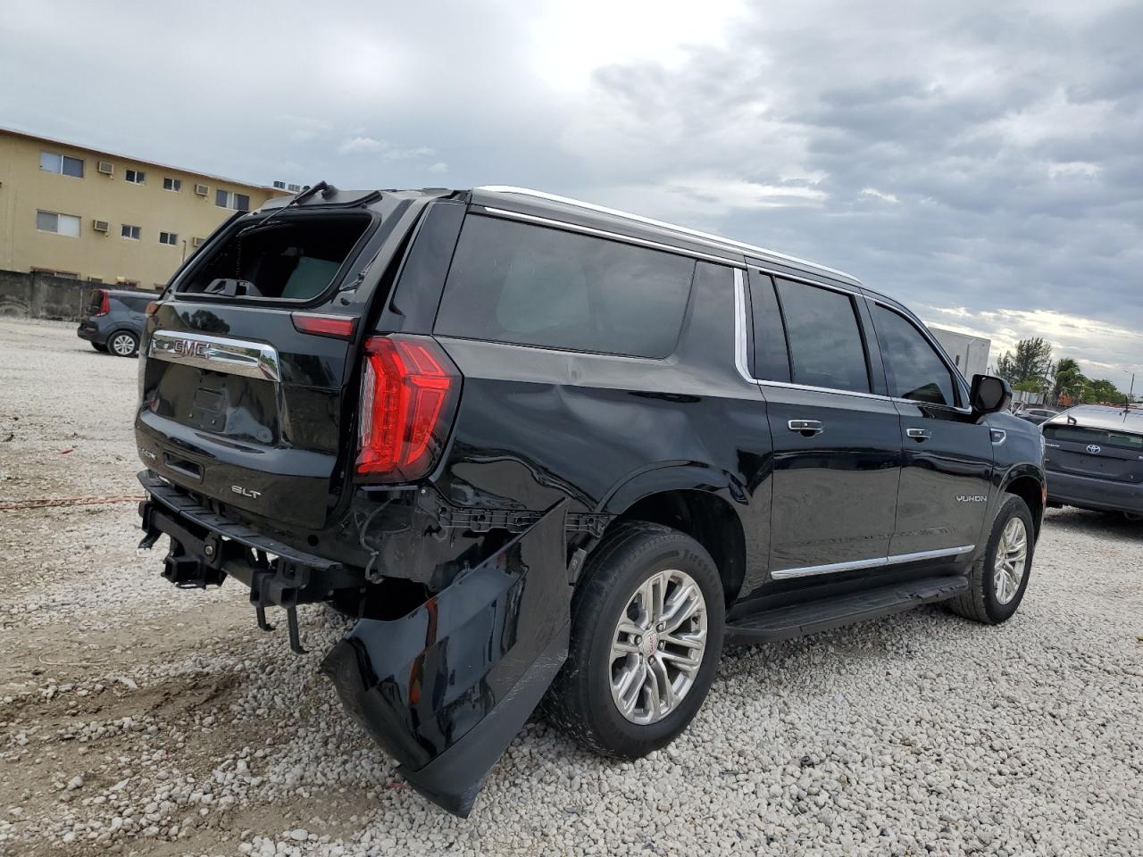 2022 GMC Yukon - Image 3