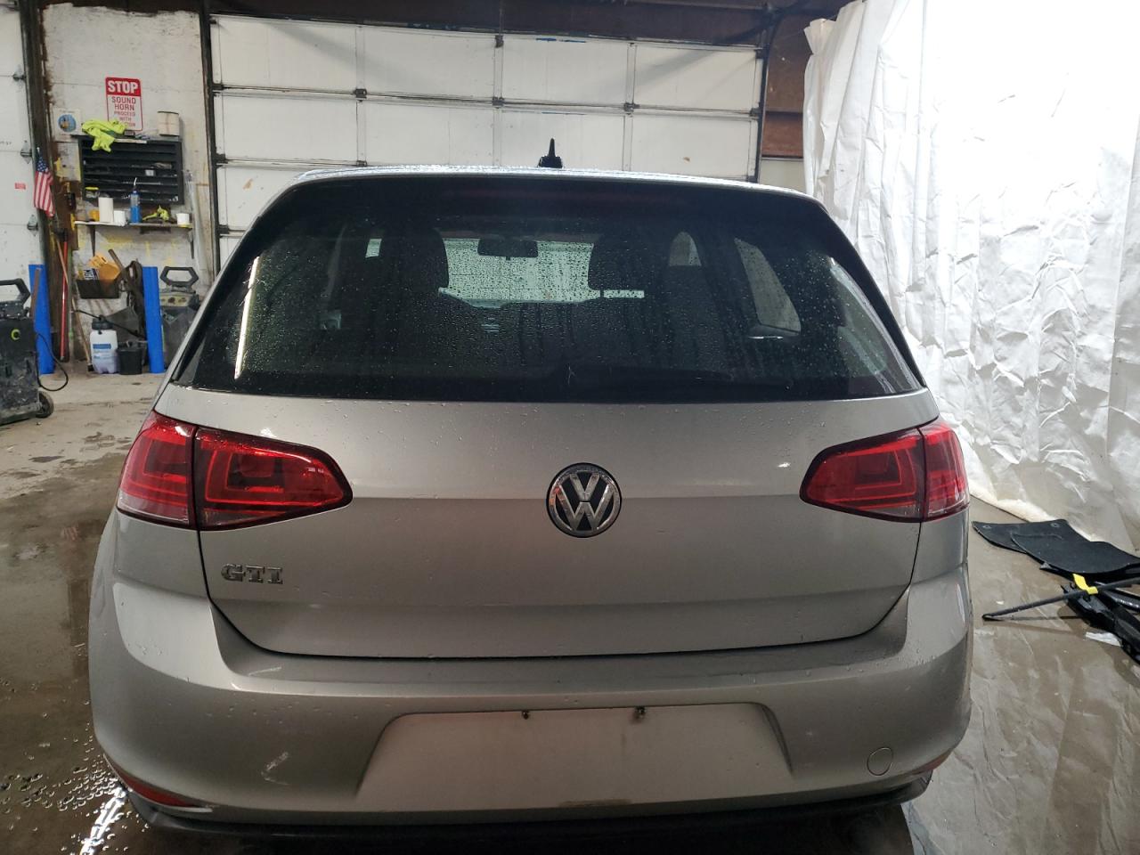 2016 Volkswagen GTI - Image 6