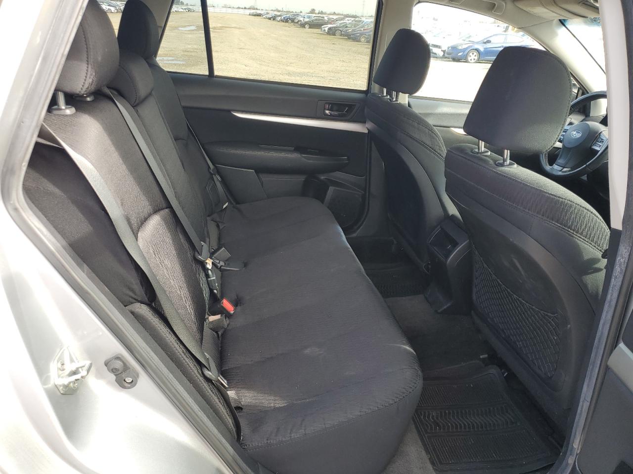 2012 Subaru Outback - Image 10